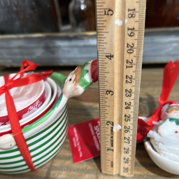 Adorable Elf Measuring Cups and Spoons - Picture 5 of 8